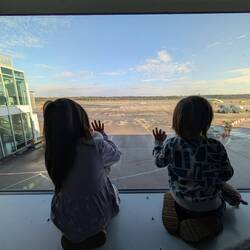 Flugzeuge am Nürnberger Flughafen beobachten ist wie Kreativität in Schlager suchen