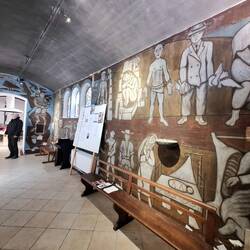 Rechts: Votivmalerei Links: Baustelle