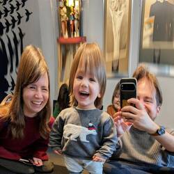 Nach der Spiegelsession hatten wir alle Bauchschmerzen vor Lachen!