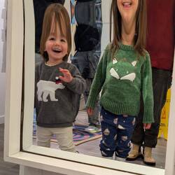 Mads Conehead und Mona LaGiraffe