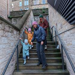 Leiheltern Natalie und Nina helfen