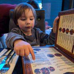 Ich alles essen, Papa! Des, des, des, des, des und des.