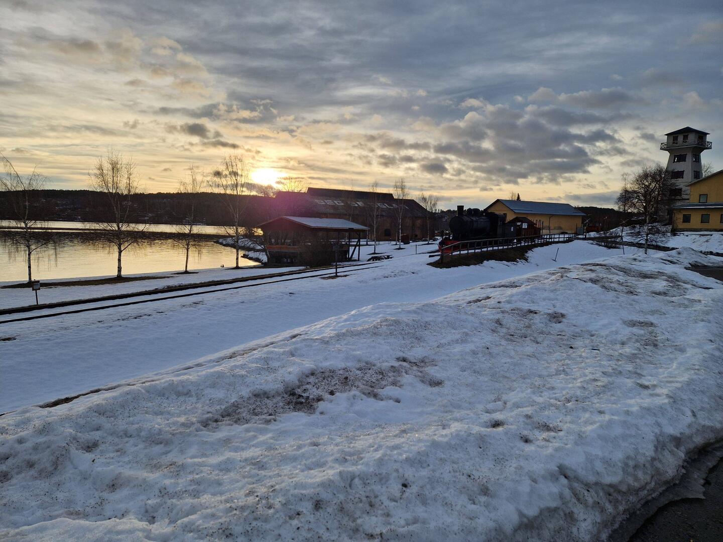 Sonne am Morgen nach der Nacht am Strand