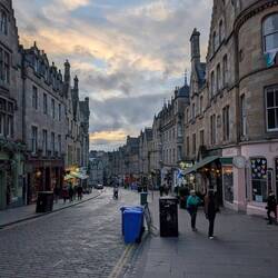 Nach dem großen Kotzintermetzo gehen Mona und ich nochmal in die Stadt ...