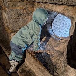 Da Loch, Papa! Da rein schauen! ... ok ...