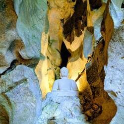 In der Buddha "Höhle"