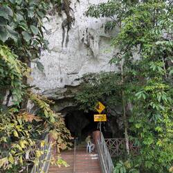 Hier geht's in die Höhle