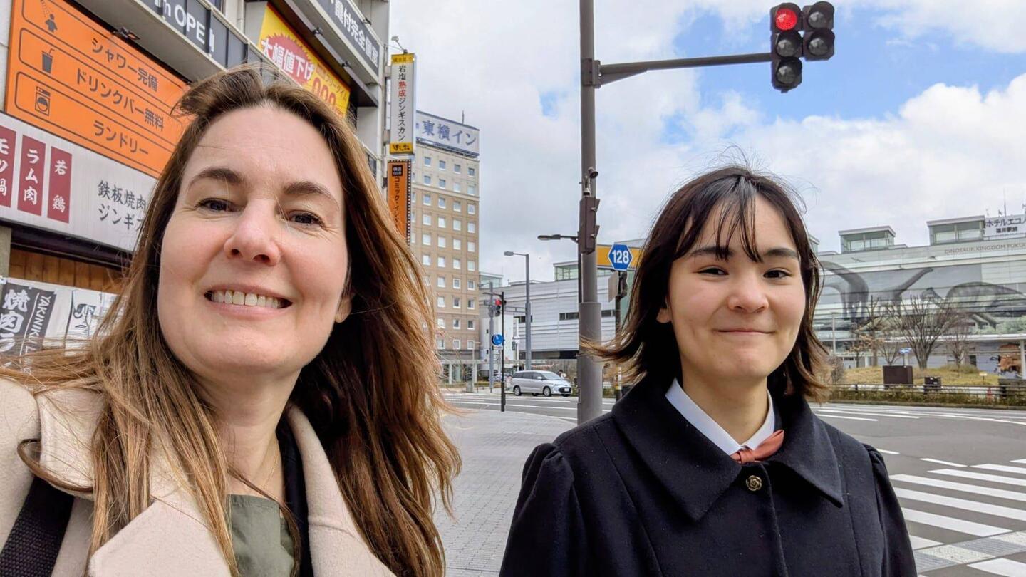Rechts der Hauptbahnhof mit Dinosauriern