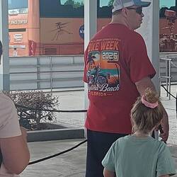 Erklärt vieles, seit Sonntag war Daytona Beach Bike Week.