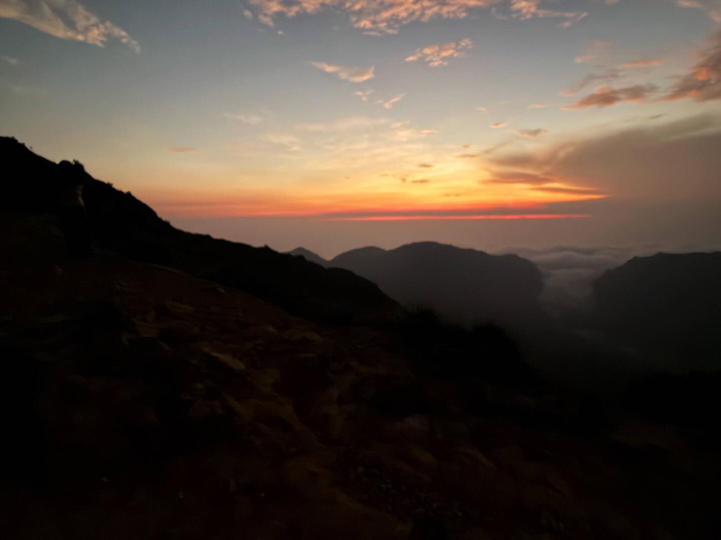 Sonnenaufgang auf dem Vulkan Sibayak