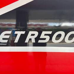 es gibt 4 Modelle des Frecciarossa. Der 500 sieht am wenigsten schnittig aus.