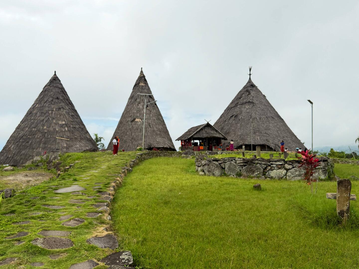 Kegelhäuser „Mbaru Niang“ im Dorf Todo (ehemaliges königliches Zentrum von Manggarai)