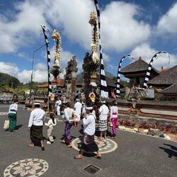 Im Ulun Baju Beratan Tempel findet gerade ein Fest statt