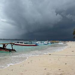 Bedrohliche Wolke über Lombok