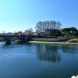 Blick von der alten auf die neue Brücke (Pont Neuf) über den Orb