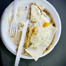 Die Hälfte ist schon gegessen, so lecker, mit cebolla, crema und Chili