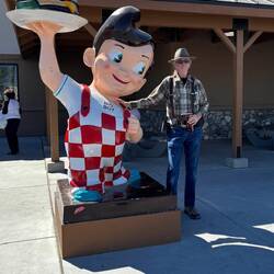 The standard Big Boy statue at Big Boy Restaruants