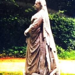 ...und hier die original Statue