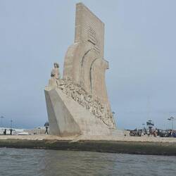 Denkmal vom Wasser aus