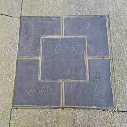 En peu de temps parfoit on fait bien du chemin - Manchmal kommt man in kurzer Zeit ganz schön weit