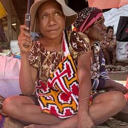 Die Menschen sehen aus wie eine Mischung aus Afrika und Aborigines.