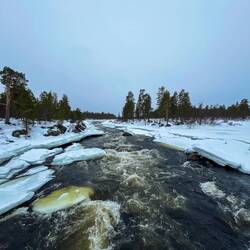 Hier lösen sich Metergroße Eisschollen ab