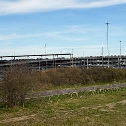 365000 Autos warten hier in Zeebruegge, Mercedes hat sogar ein Parkhaus hier