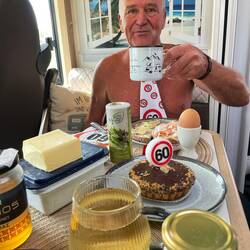 ..aber nun gibt's erst mal Kaffee usw.