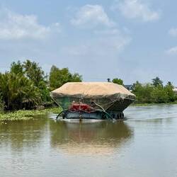 Auf dem Mekong gibts viel Verkehr... vor allem Gütertransporte