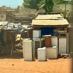 immerhin hat der Kühlschrank-Händler geöffnet 🤣🤣