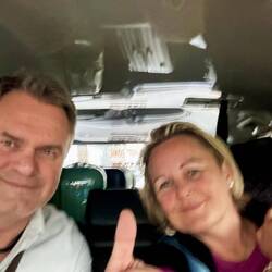 ... im Taxi vom Hanoi Flughafen ins Hotel