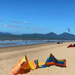 Kite surfers Yorkeys Knob.