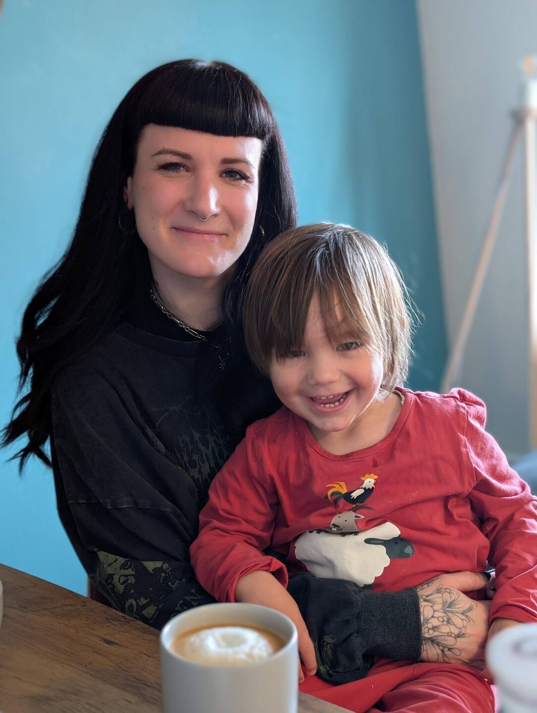 Tante Vani ist inzwischen sehr angesagt bei Sir Mads.