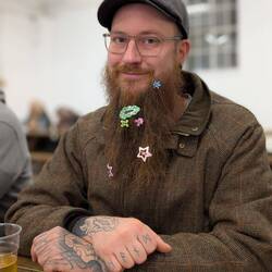 Mo hat sich neue Verzierung gegönnt.