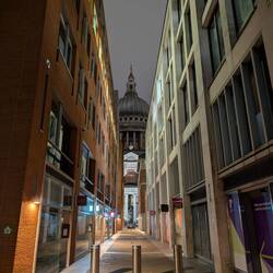 Wenn man St. Paul's Cathedral fotografieren will, aber zwei Gebäude die Photo Bomb machen!