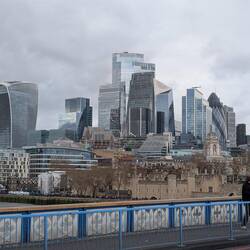 Von der Towerbridge aus genießt man einen super Blick aufs moderne Zentrum.