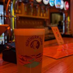 Nach so viel Sightseeing (Tower Bridge) brauchen wir eine Pause. Und Papa sei Bier.