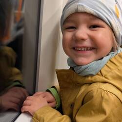 Unter der Erde des is! Unter Erde wir sind!