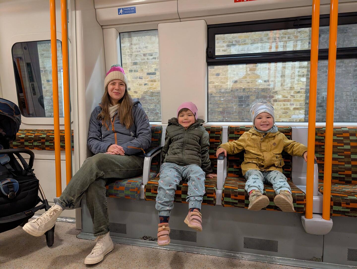 Ich hab noch nie Leute gesehen, die so glücklich übers Zugfahren waren.