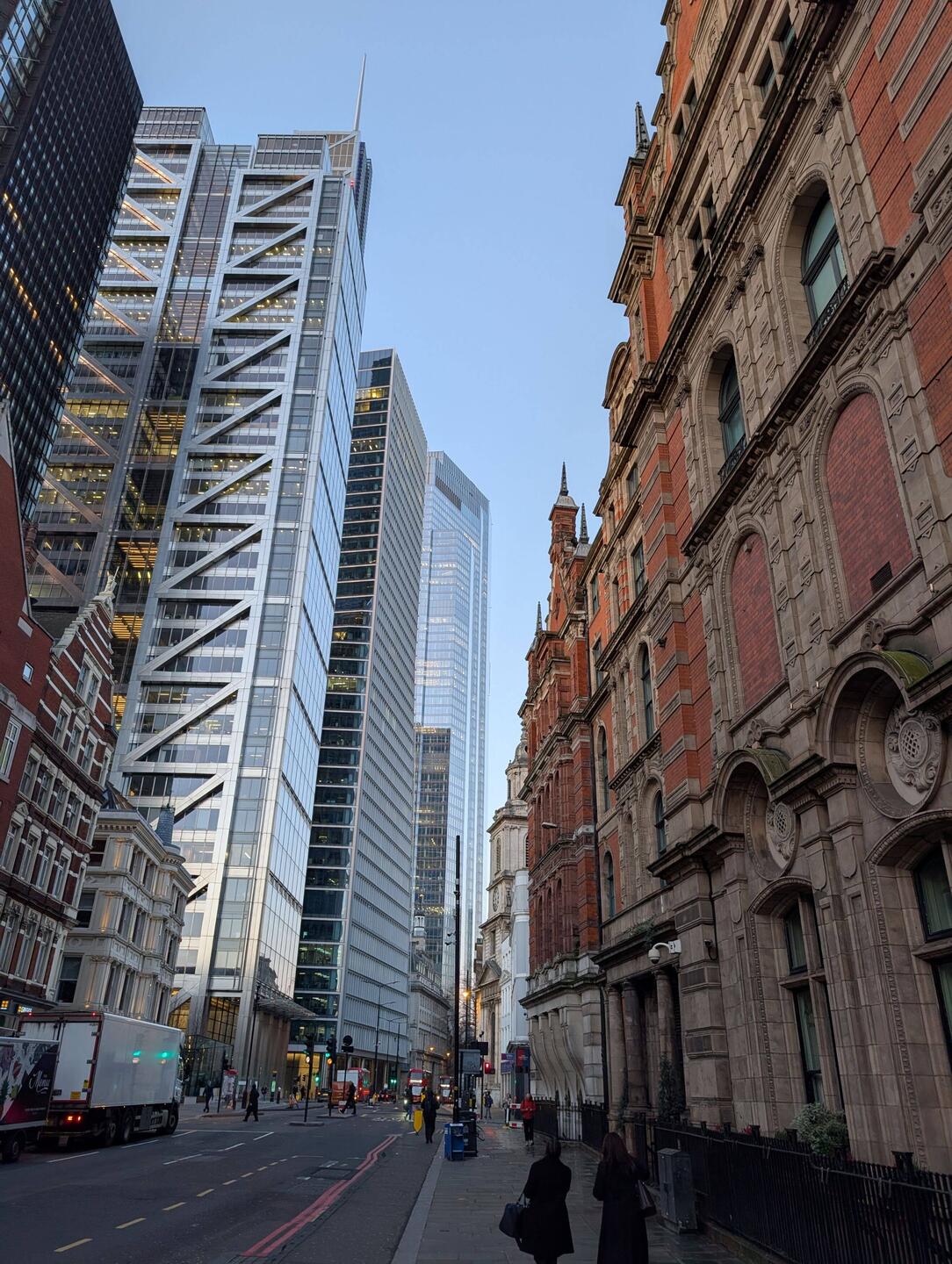 Ein letzter Blick auf die harten Kontraste dieser Stadt.