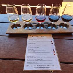 Degu bei Oxenberry Farm Wines. Chardonnay, Sauvignon Blanc, Grenache, Montepulciano, Shiraz.feinst🙃