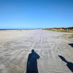 Nachmittags war der Strand sehr gut besucht, Dreck, Fehlanzeige