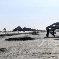 Um 21 Uhr war der Strand leer, dafür hat die Polizei gesorgt, wir durften übernachten