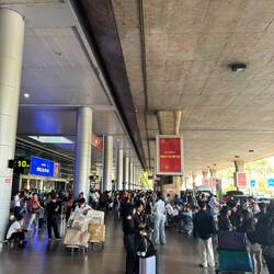 Viel los am Ankunftsterminal