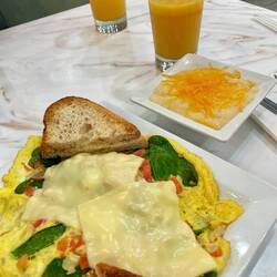 Scrambled egg and grits