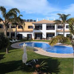 Unsere Unterkunft, mit beheiztem Meerwasserpool.