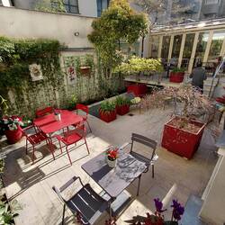 Hotel Mistral courtyard