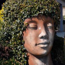 neuzeitliche Gartedeko