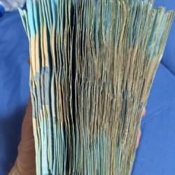 Fettes Geldbündel 500€ = 167 zehn Dinar Scheine