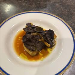 Artischocke mit Trüffel und Parmesan